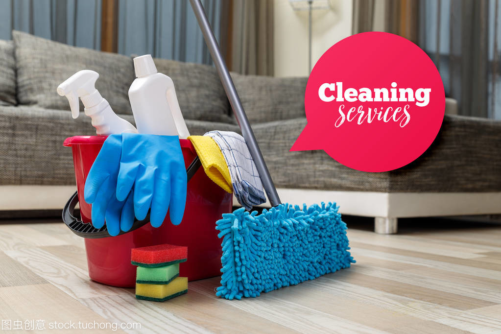 清潔服務。海綿、 化學品和拖把